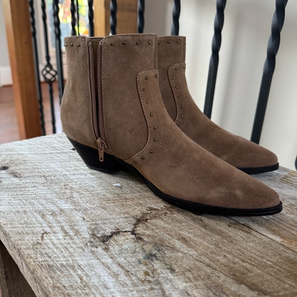Marc Fisher Wanida Tan Suede leather western ankle boots pointed toe studs 8 - Picture 4 of 8